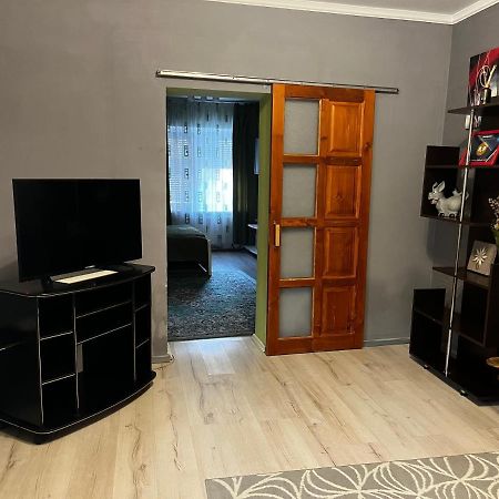 Apartment On Stefanyka 42/5 Berehove  Ngoại thất bức ảnh